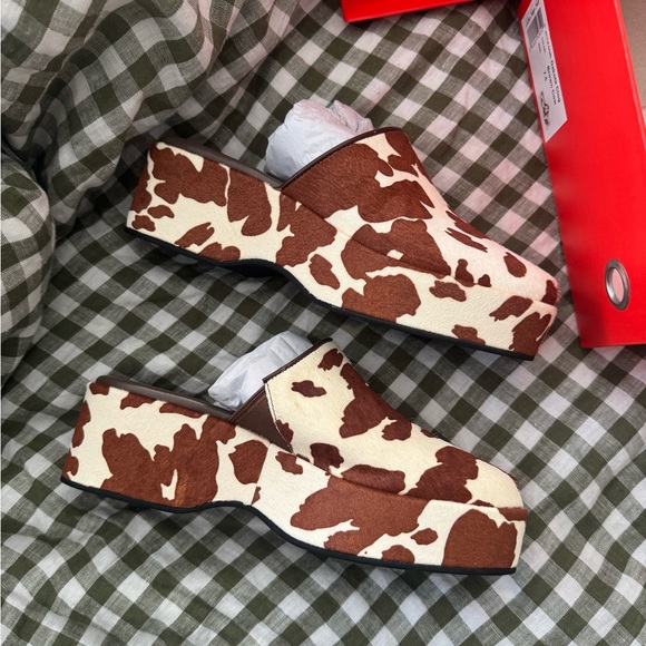 Lisa Says Gah the Dakota Clog in brown cow print - Picture 6 of 6